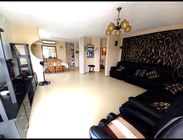4 BEDROOM HOUSE FOR SALE IN SILVERGLEN